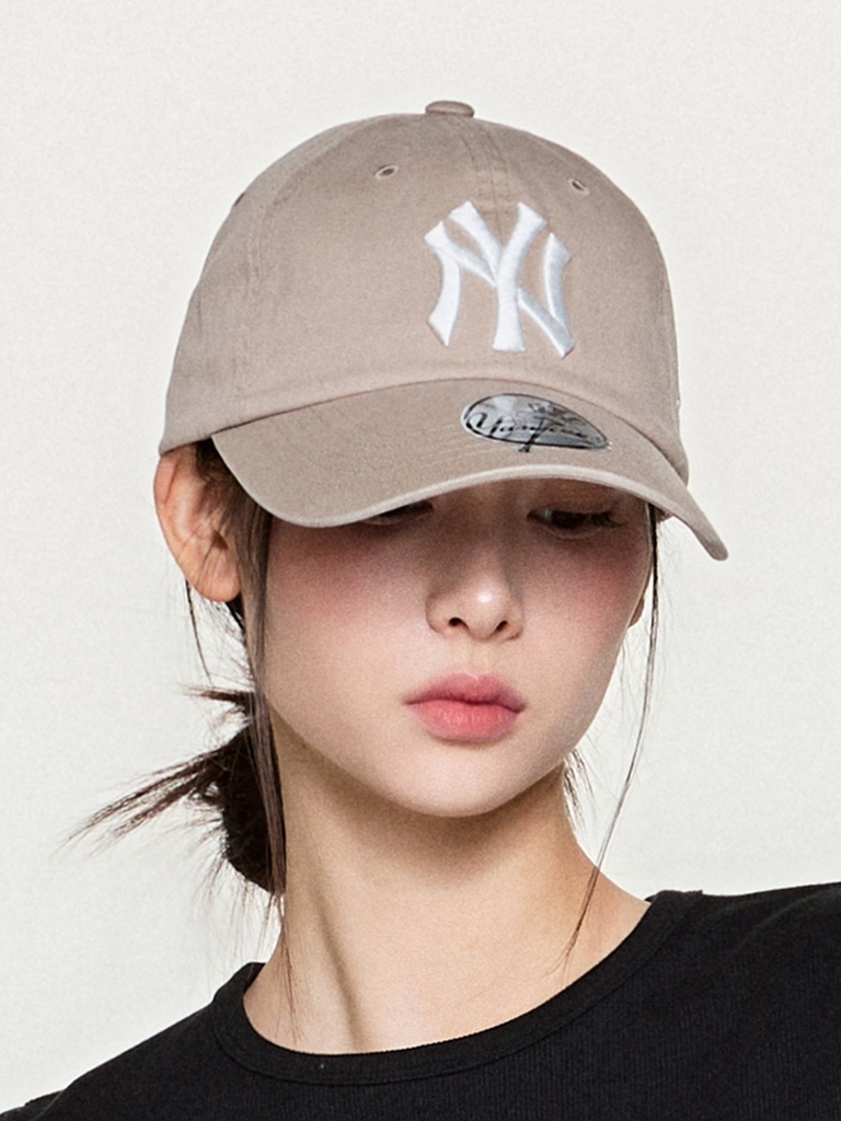 Mũ Lưỡi Trai MLB Signature Unstructured Ball Cap New York Yankees Beige [Karina PICK]