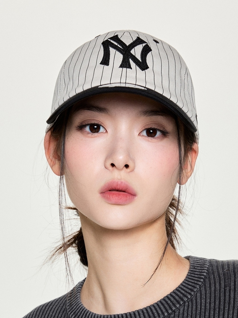 Mũ Lưỡi Trai MLB Signature Stripe Unstructured Ball Cap New York Yankees Black [Karina PICK]
