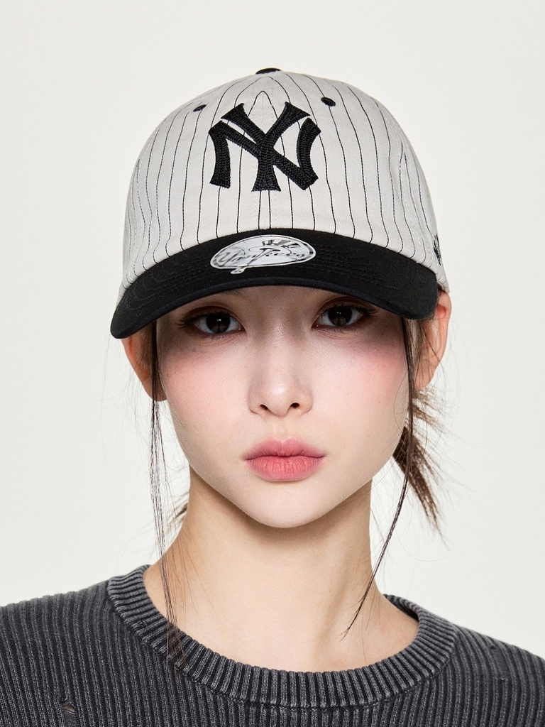 Mũ Lưỡi Trai MLB Signature Stripe Unstructured Ball Cap New York Yankees Black [Karina PICK]