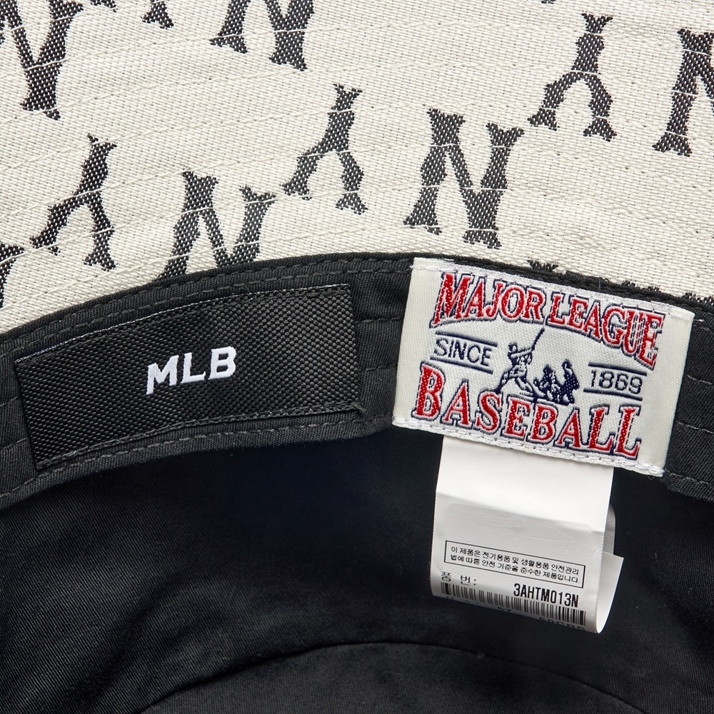 Nón MLB Bic Classic Monogram Bucket Hat New York Yankees Cream