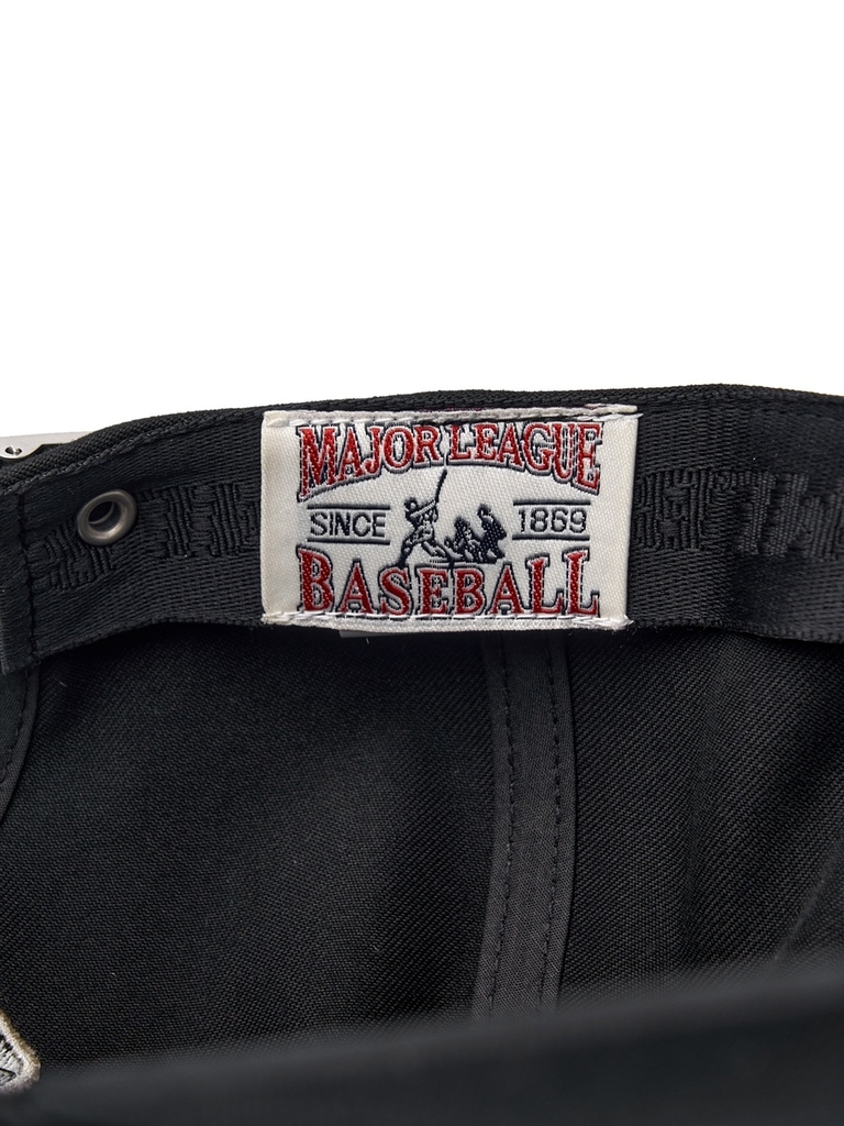 Mũ Lưỡi Trai MLB Varsity Cultivator Buckle Logo Unstructured Ball Cap New York Yankees Black