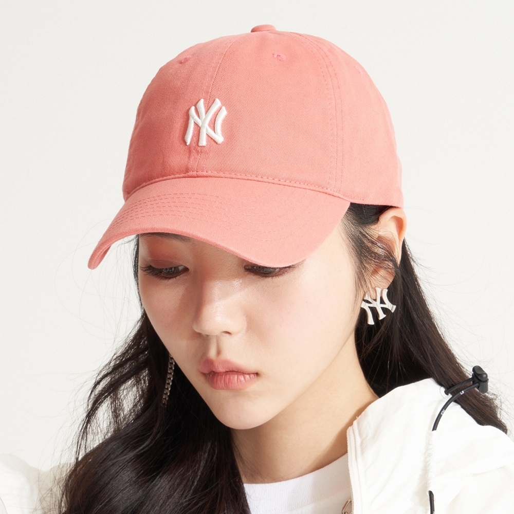 Nón MLB Rookie Unstructured Ball Cap New York Yankees Coral