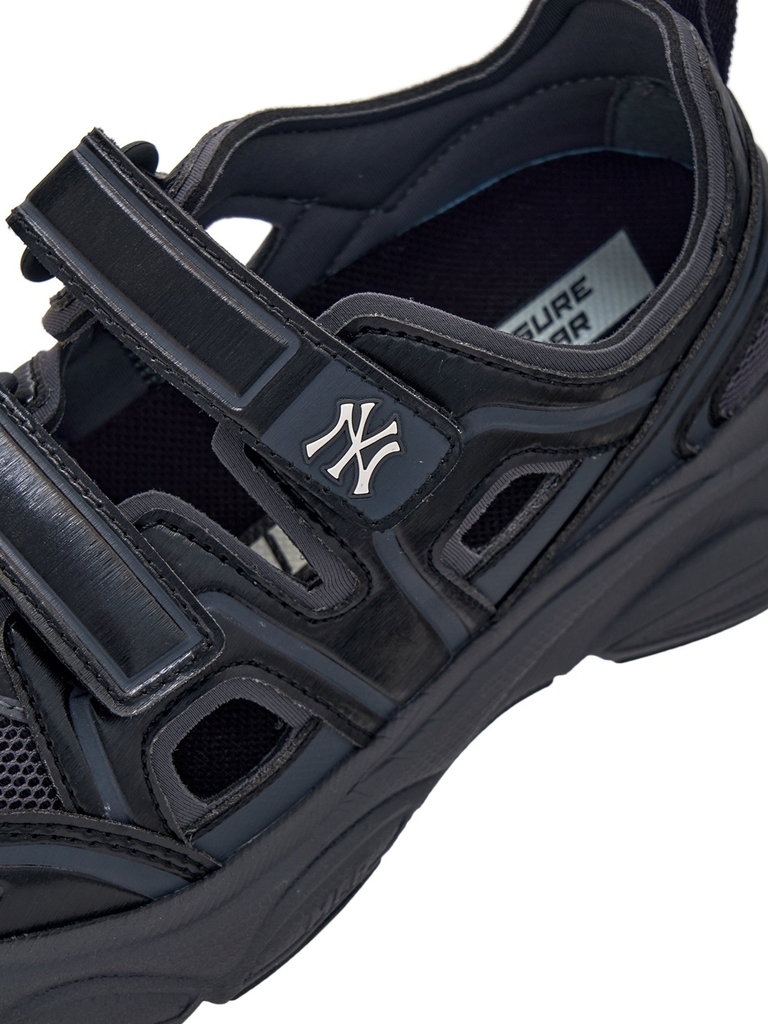 Sandals MLB Ace Runner Mary Jane New York Yankees Black