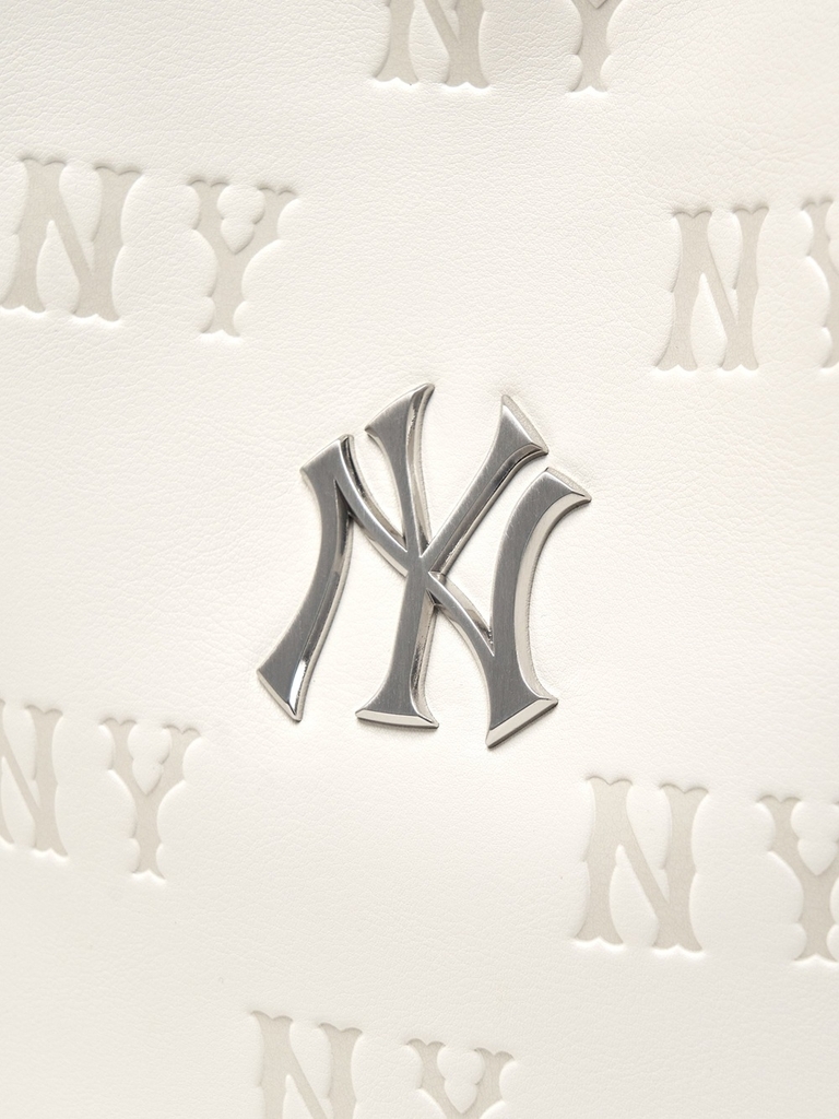 Túi MLB Classic Mono Embossed Bucket Bag New York Yankees Cream