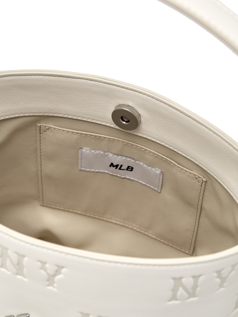 Túi MLB Classic Mono Embossed Bucket Bag New York Yankees Cream