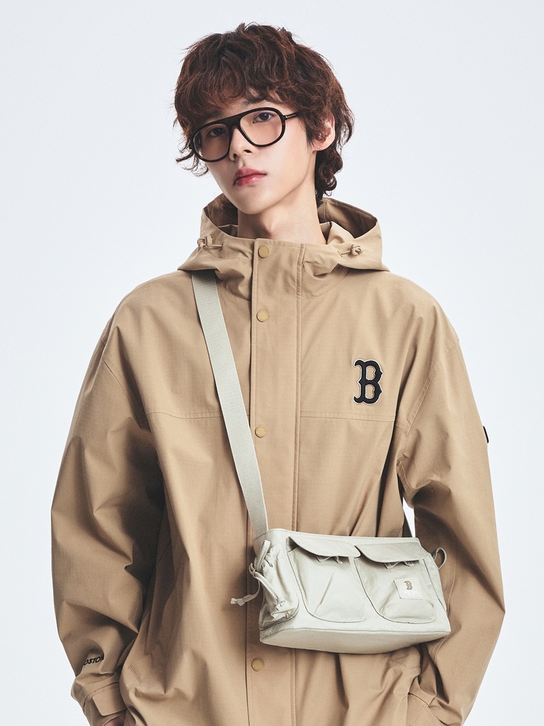 Túi MLB Basic Gofcore Pocket Crossbody Boston Red Sox Sand [Karina PICK]