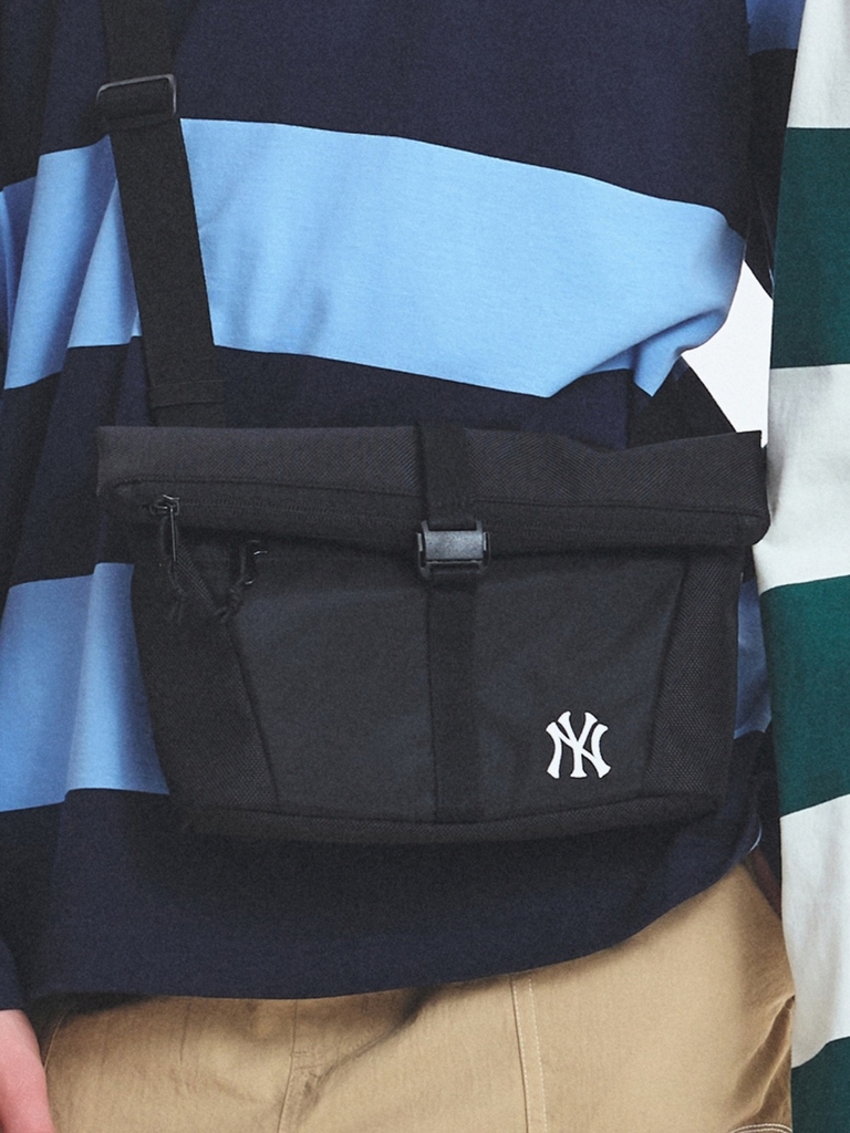 Túi MLB Basic Gofcore Crossbody Bag New York Yankees Black