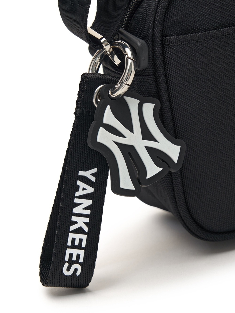 Túi MLB Korea Varsity Camera Bag New York Yankees Black