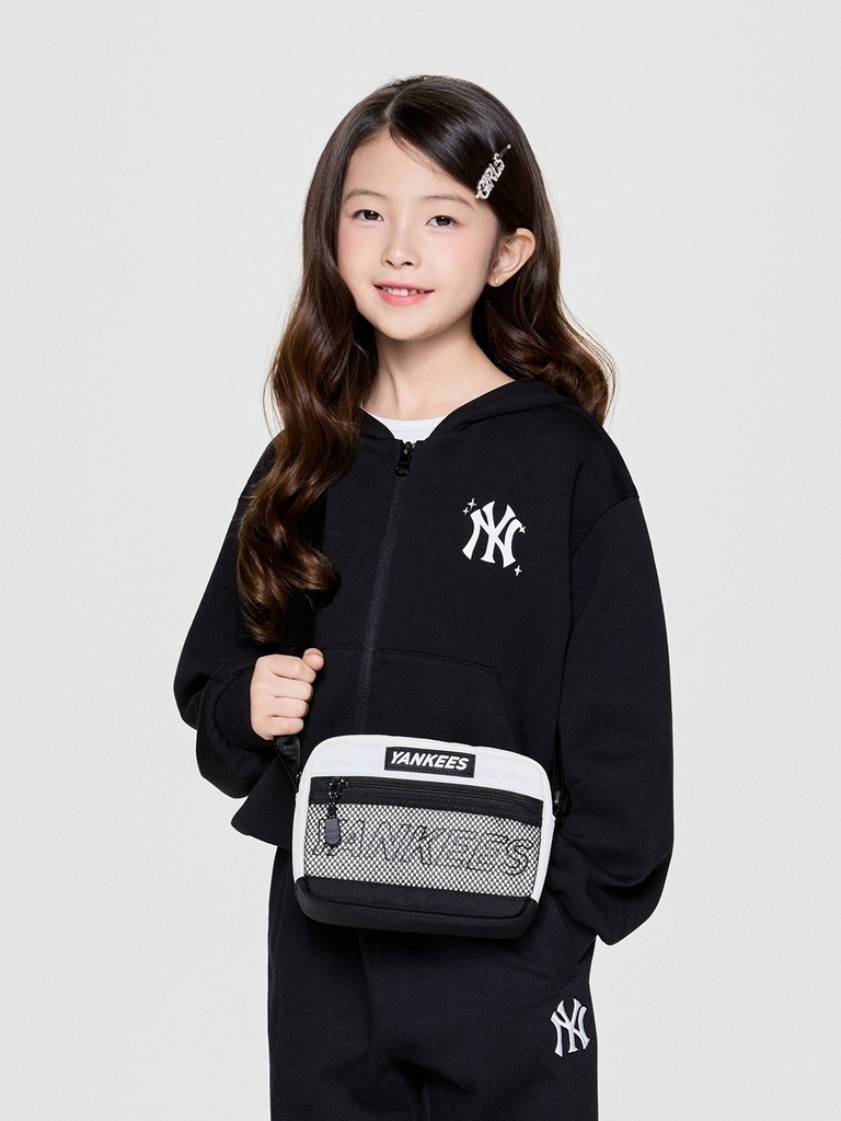 Túi MLB Logo Point Camera Bag New York Yankees Cream