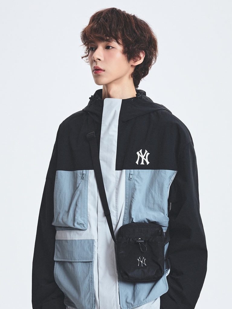 Túi MLB Basic Athleisure Mini Crossbody Bag New York Yankees Black [Karina PICK]