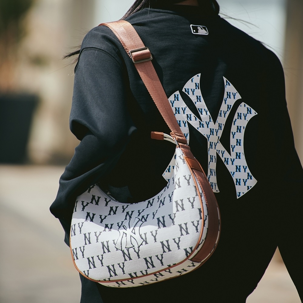 Túi MLB Classic Monogram Jacquard Large Hobo Bag New York Yankees Cream