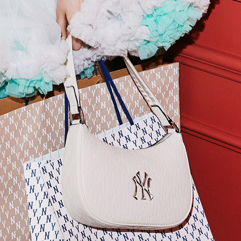 Túi MLB Korea Monogram Embo Hobo Bag New York Yankees Cream