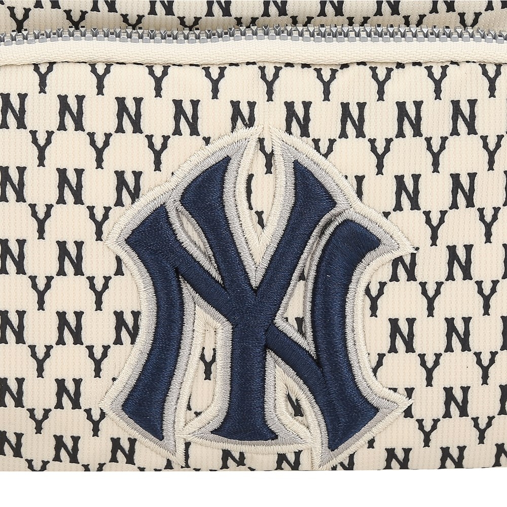 Túi MLB Monogram Hip Sack New York Yankees Ivory 2021