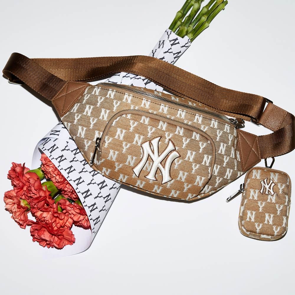 Túi MLB Monogram Jacquard Hip Sack New York Yankees Beige