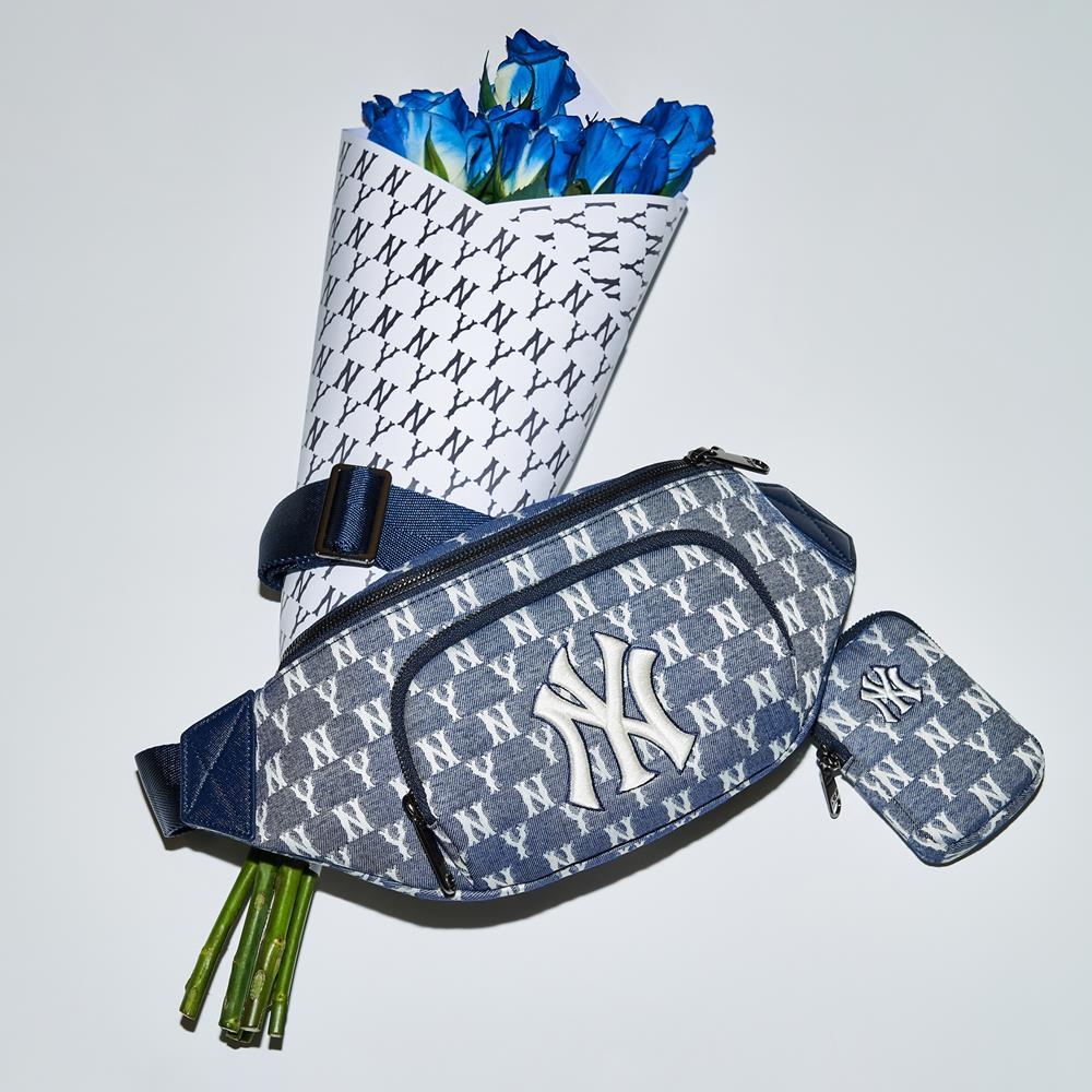 Túi MLB Monogram Jacquard Hip Sack New York Yankees Navy 2021