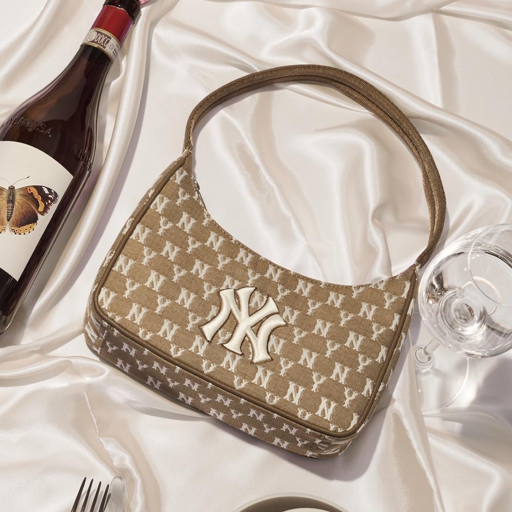 Túi MLB Monogram Jacquard Hobo Bag New York Yankees Beige 2021