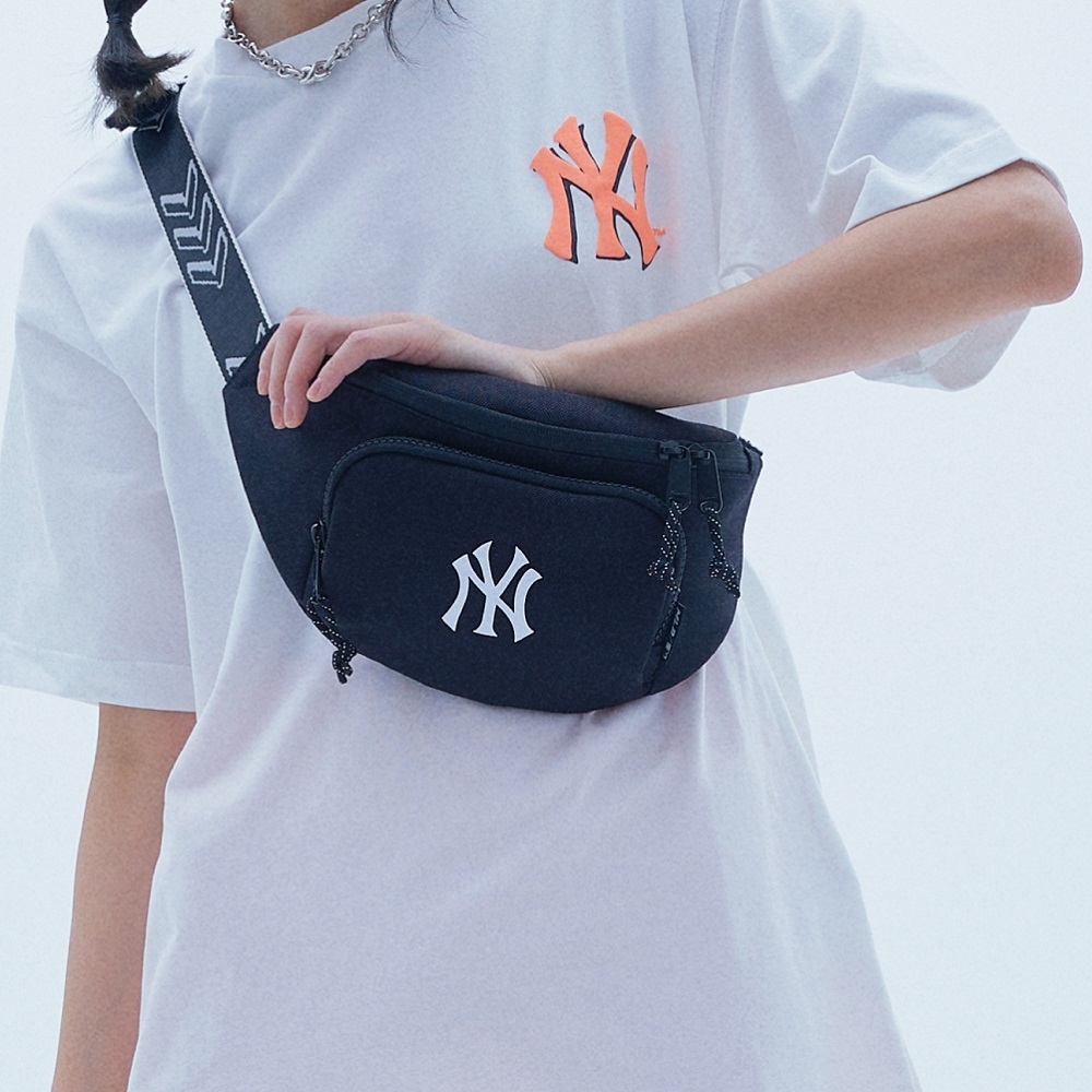 Túi MLB Seamball Hip Sack New York Yankees Black 2021