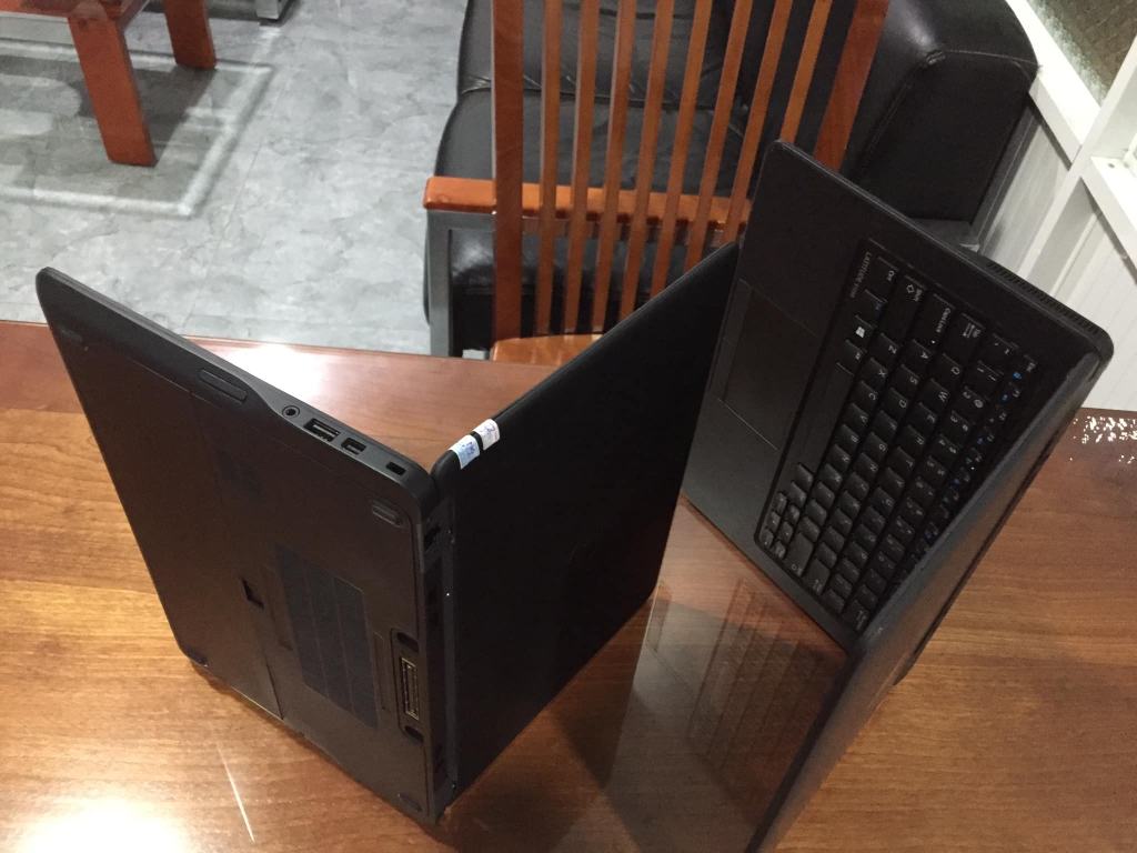 Laptop Dell Latitude E7250 Core I7, Ram 4GB, ổ cứng ssd 240gb