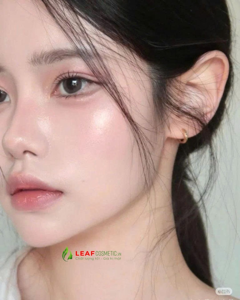Phấn Má Hồng YSL Make Me Blush Bold Blurring Blush 93 Restless Rosé – Màu Hồng San Hô Ánh Nhũ