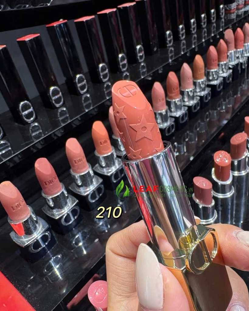 Son Thỏi Dior Rouge Dior Satin 210 Circus – Màu Hồng Nude Đào (Holiday 2025 Limited Edition)