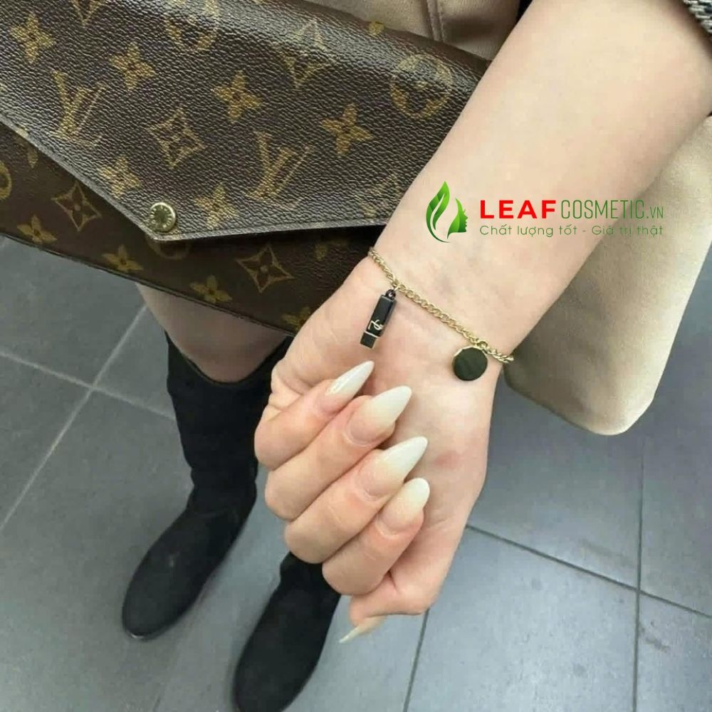 Lắc Tay YSL Beauté Dáng Xích Màu Vàng Phối Charm Mỹ Phẩm