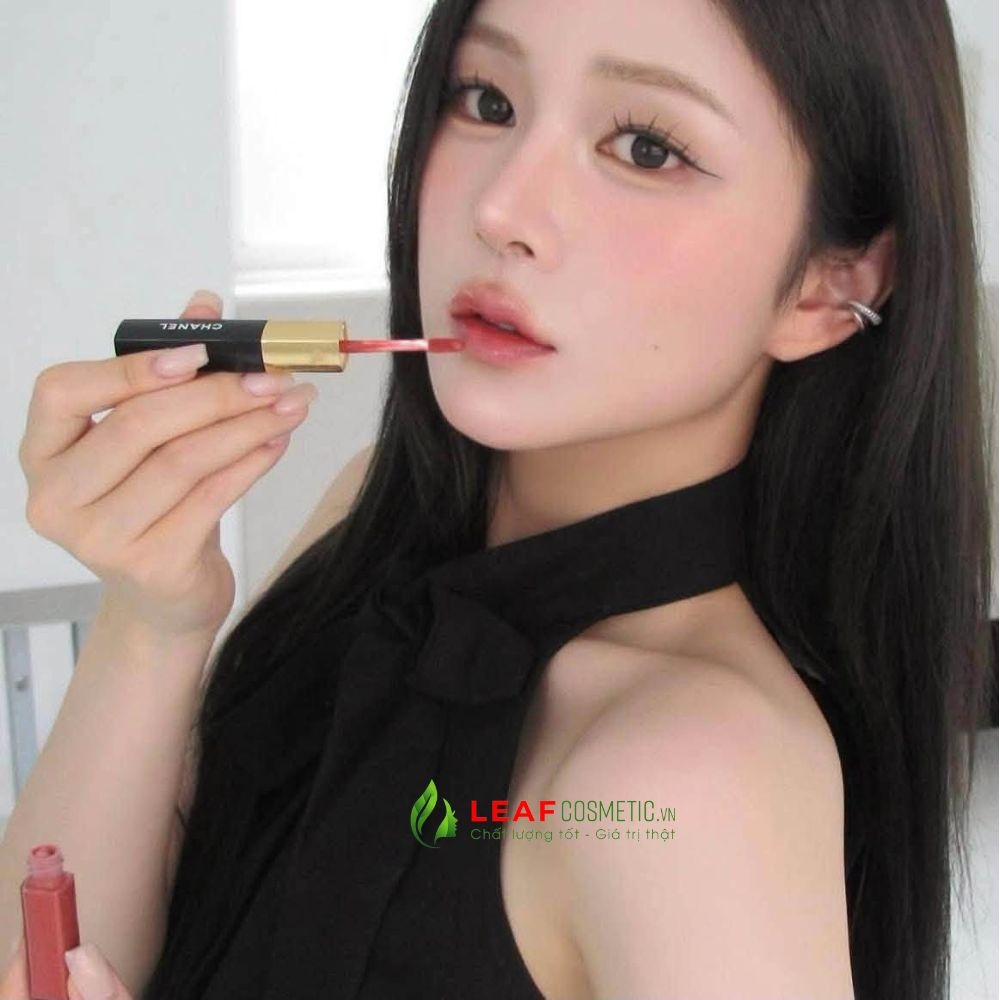Son Kem Hai Đầu Chanel Le Rouge Duo Ultra Tenue 152 Shake – Màu Đỏ Đất Ánh Cam