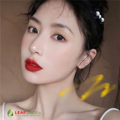 Son Thỏi Tom Ford Lip Color 16 Scarlet Rouge (Vỏ Đen)
