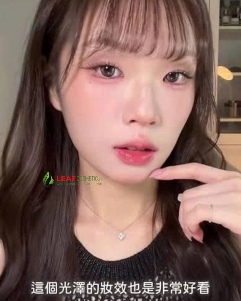 Son Kem Hai Đầu Chanel Le Rouge Duo Ultra Tenue 144 Move – Màu Hồng Gỗ Ấm