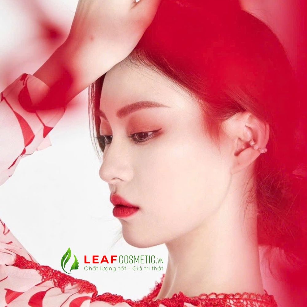 Son Thỏi Tom Ford Lip Color Satin Matte 92 Charmed – Đỏ Cherry