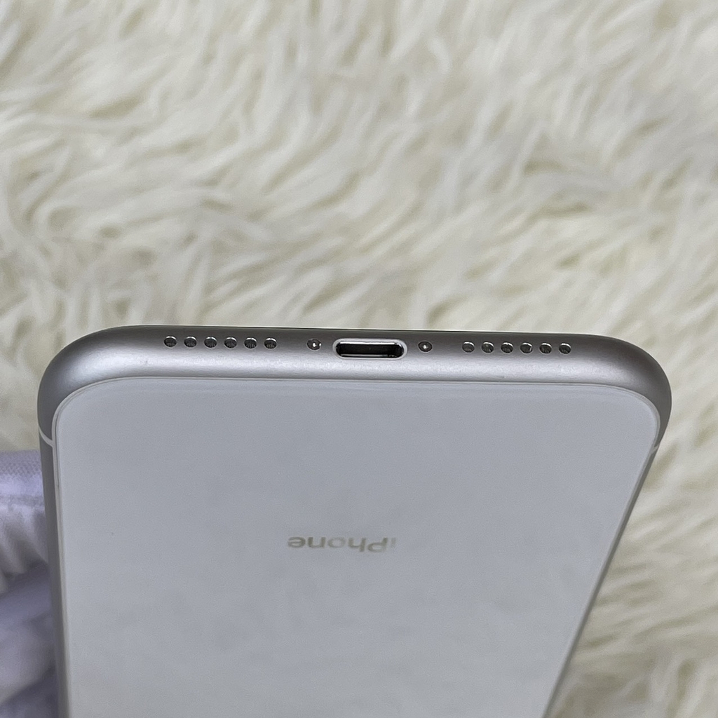 iPhone Xr 64GB, pin zin 82 , Zin ốc áp, mã số 630E, Chính Hãng Quốc Tế ( Used )