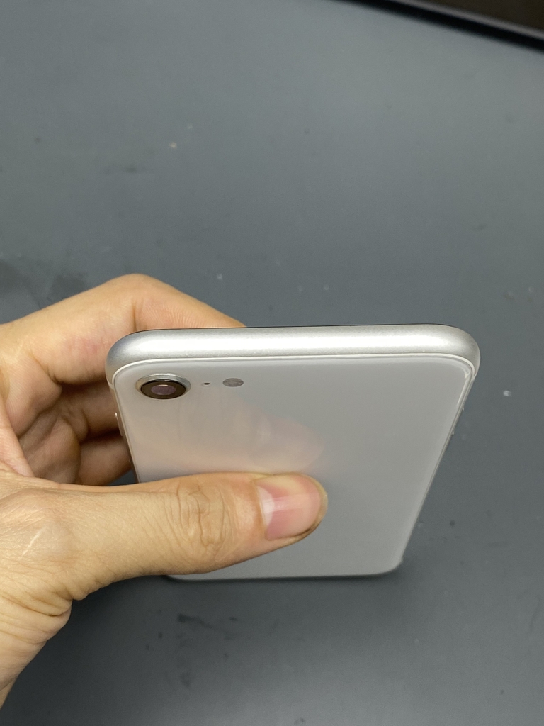 iPhone Se 2020 Quốc tế 128G | Đã thay phản quang | Đẹp 99 | Mã số 368Q | Chính Hãng (Used) | Bán giúp khách lên đời