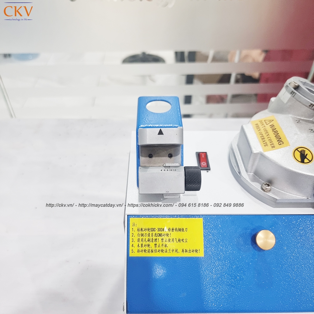 Máy mài dao phay ngón CNC D4-D13 CKV-H313B