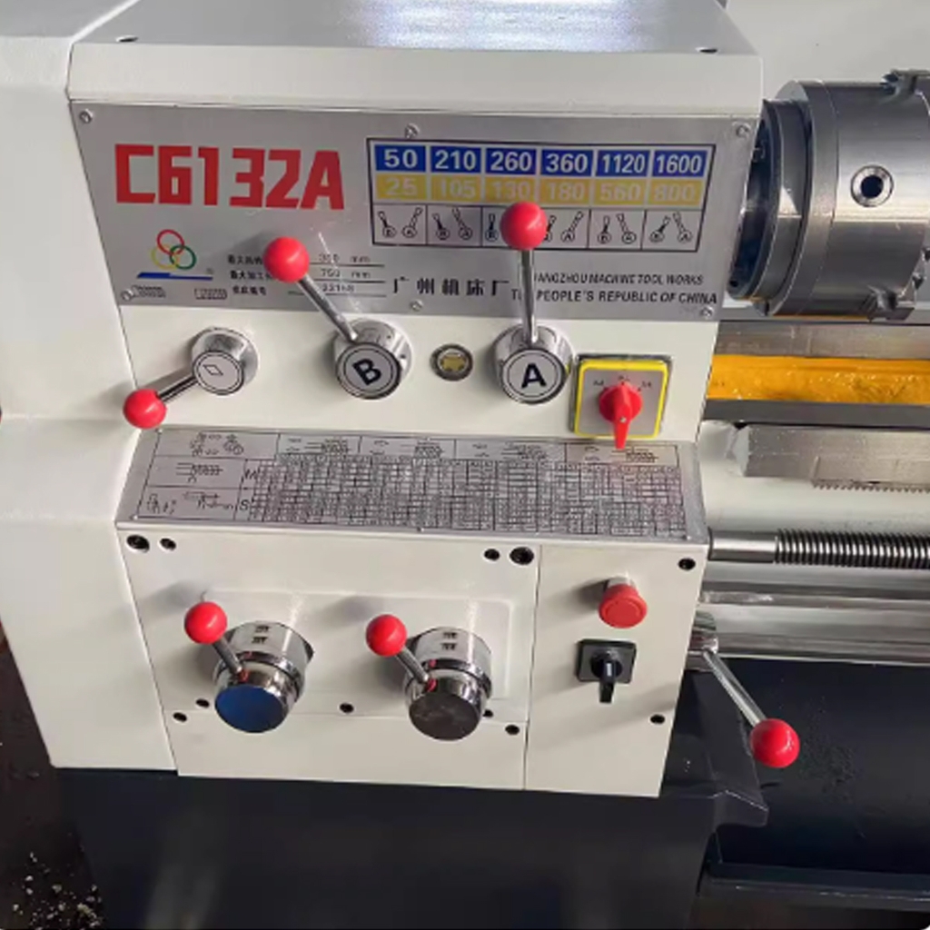Máy tiện cơ - Máy tiện ngang C6132A