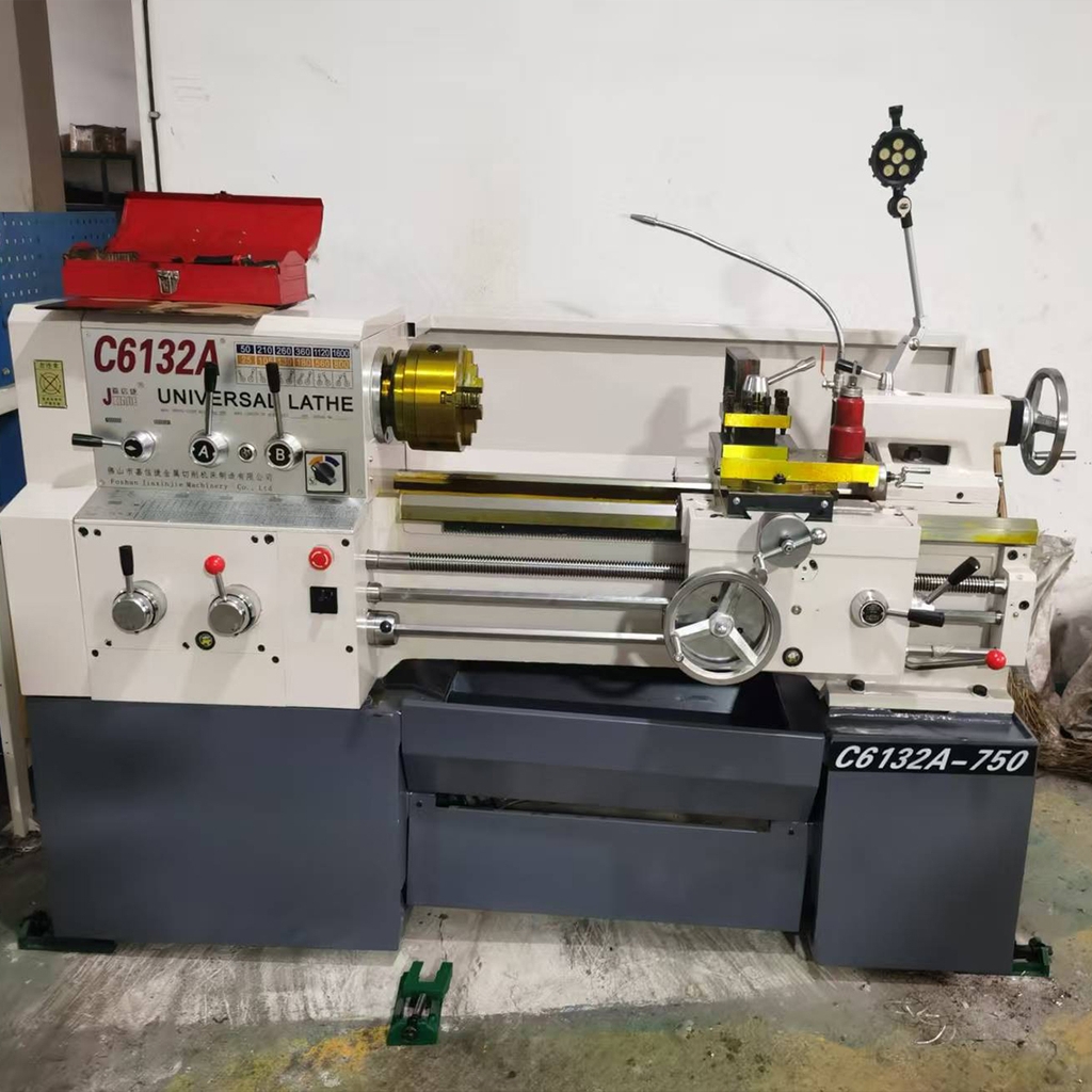Máy tiện cơ - Máy tiện ngang C6132A