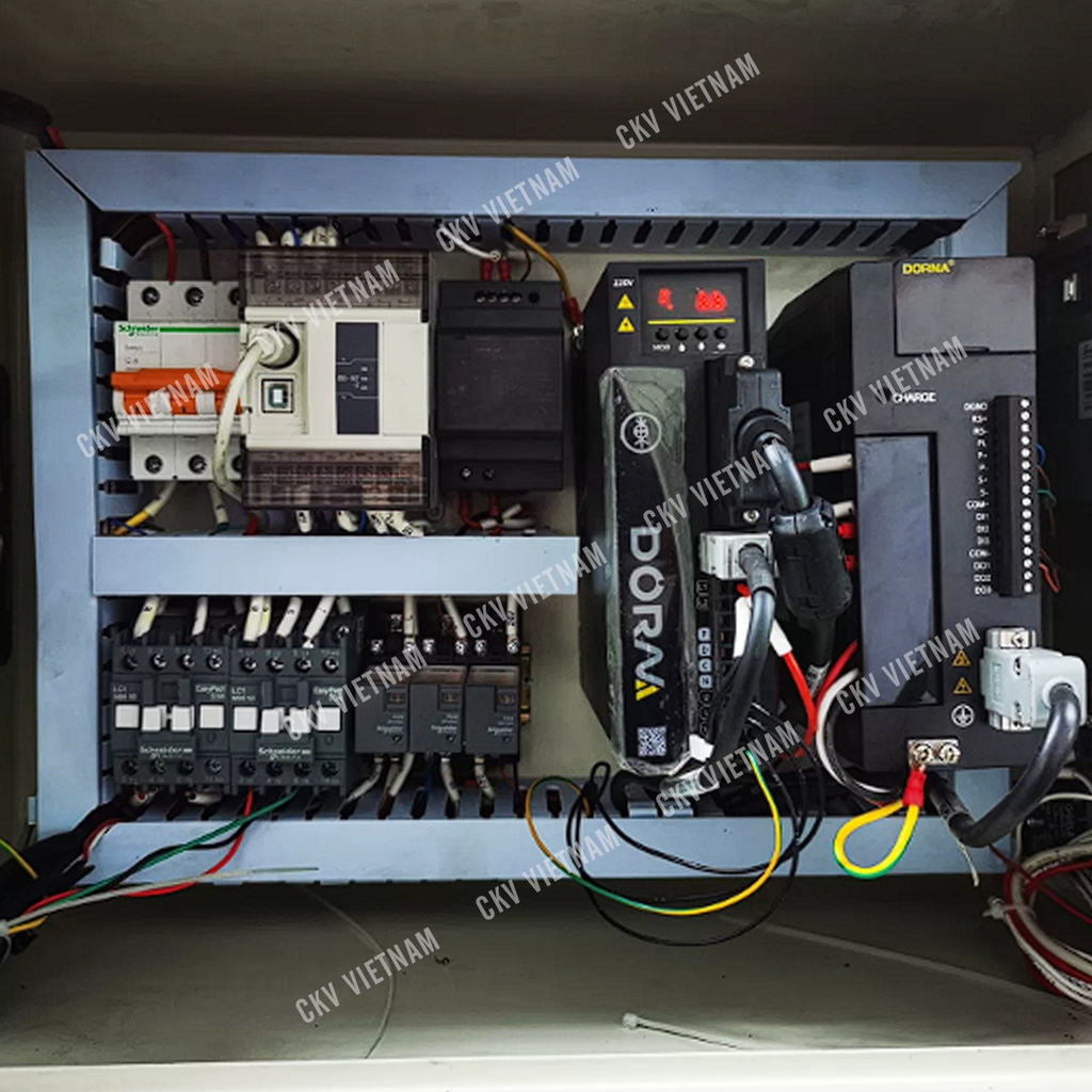 Máy khoan taro để bàn tự động CKV-74 servo kép, màn cảm ứng