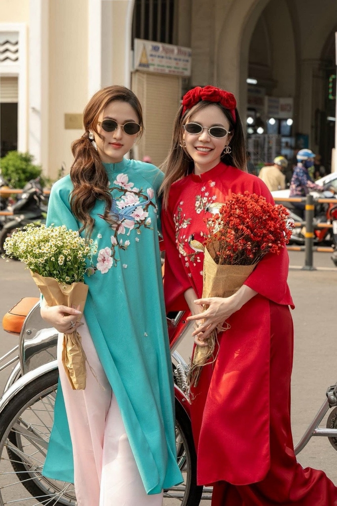 Áo dài lụa ngọc trai đỏ thêu hoa | Phuong Van Kids
