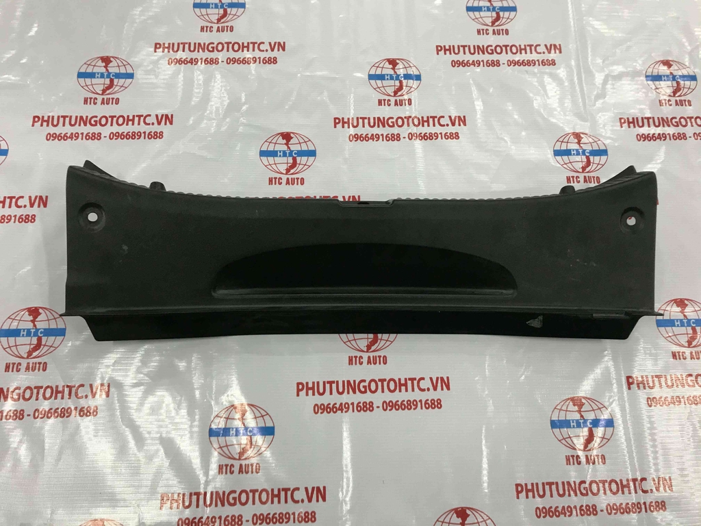 Ốp đứng khóa ngậm cốp sau Mercedes - Benz W205 A2056908104