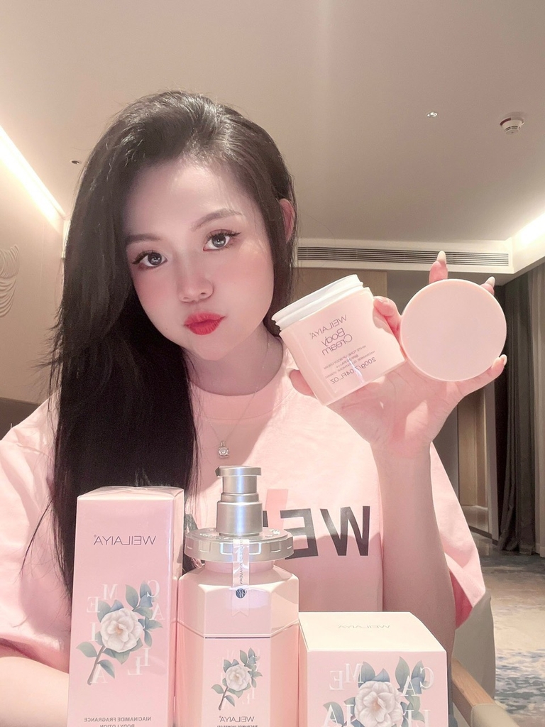 Combo Dưỡng Trắng Da Hoa Trà Camellia Collection (Sữa Tắm + Kem body + Serum body)
