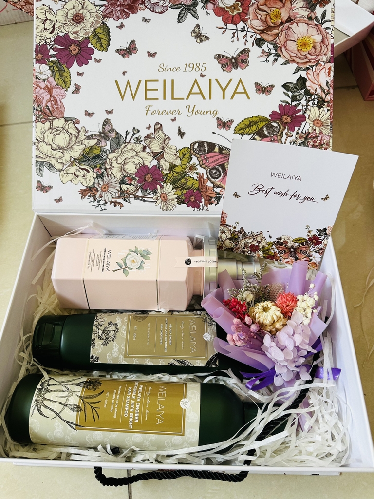 [Hộp Hoa] Sét Quà Tặng Sữa Tắm Hoa Trà Camellia Weilaiya + Gội Xả Gừng HTO