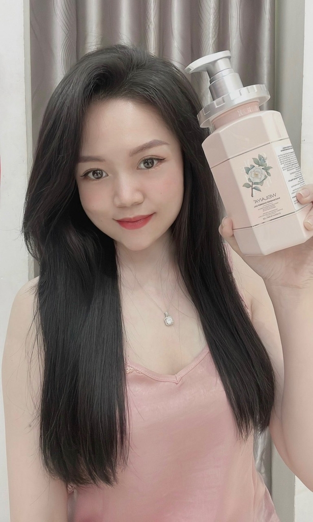 Sữa Tắm Trắng Da Hoa Trà Camellia Weilaiya 450ml + Tặng Bông Tắm