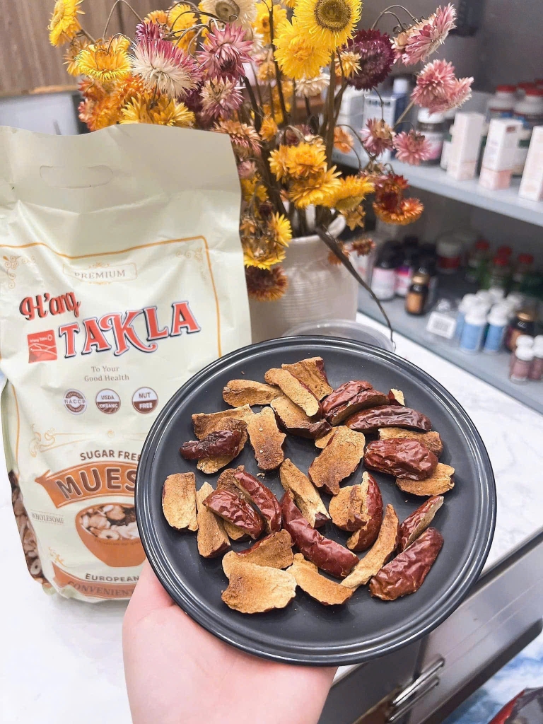 Múi Táo Đỏ Sấy Giòn Takla