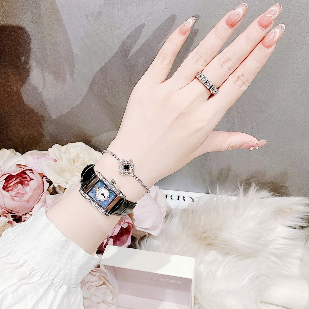 Set Đồng Hồ Nữ Roberto Era Dây Da Đen Xà Cừ Mặt Chữ Nhật Size 28mm Viền Mặt Đính Đá Vỏ Silver RE350