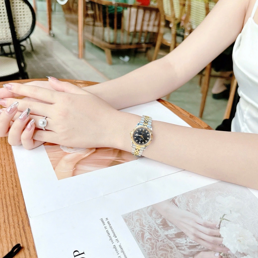 Đồng Hồ Nữ Carnival 8131L-CV-D Demi Vàng Mặt Đen Size 30mm Quartz Japan