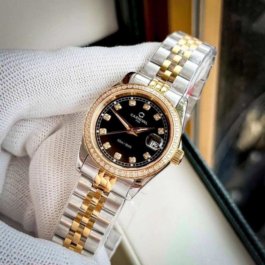 Đồng Hồ Nữ Carnival 8131L2-CV-D Dây Demi Vàng Gold Mặt Đen Viền Đính Đá Size 31mm Quartz Japan