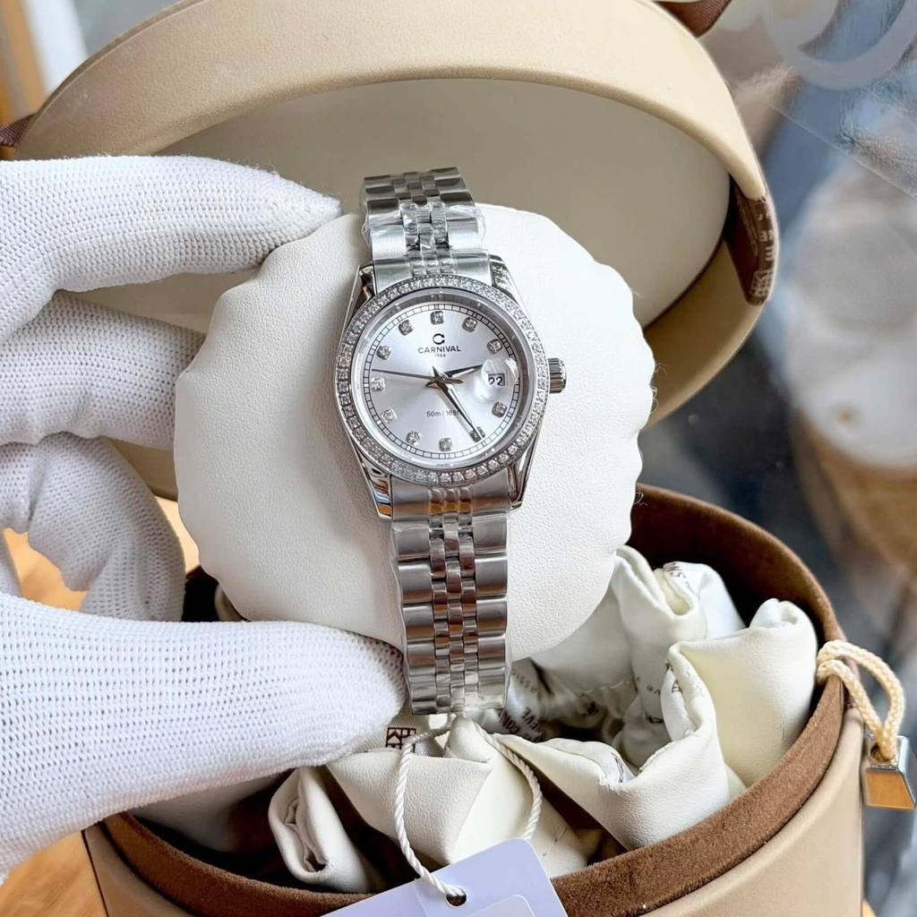 Đồng Hồ Nữ Carnival 8131L2-VT-T Dây Thép Bạc Mặt Trắng Viền Đính Đá Size 31mm Quartz Japan
