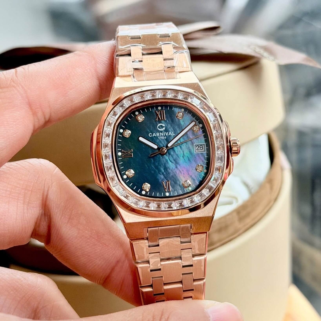 Đồng Hồ Nữ Carnival 8160L2-VH-DK Vàng Hồng Mặt Xà Cừ Xám Viền Đá Size 34mm Sapphire
