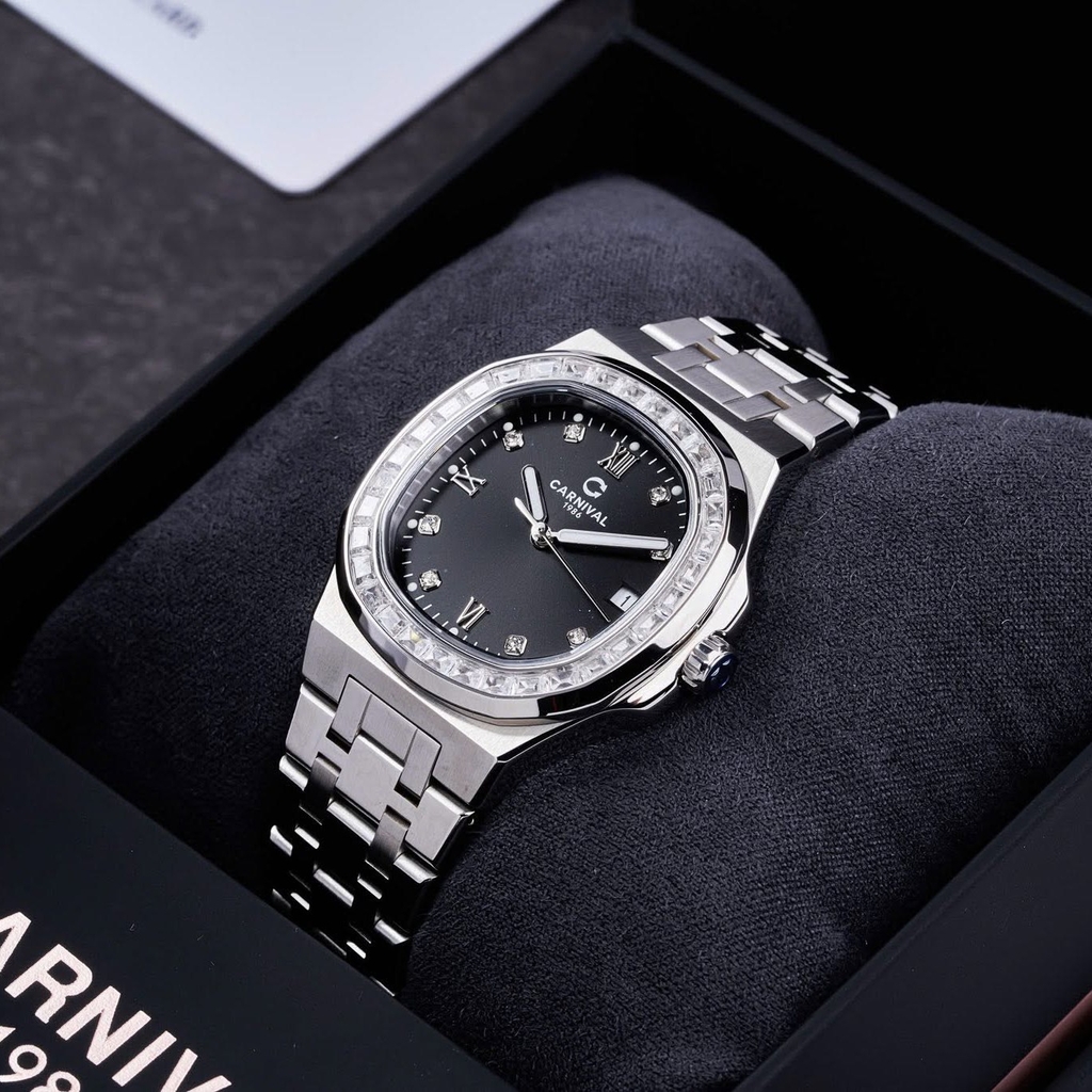 Đồng Hồ Nữ Carnival 8160L2-VT-D Dây Thép Silver Mặt Đen Viền Đá Size 34mm Sapphire