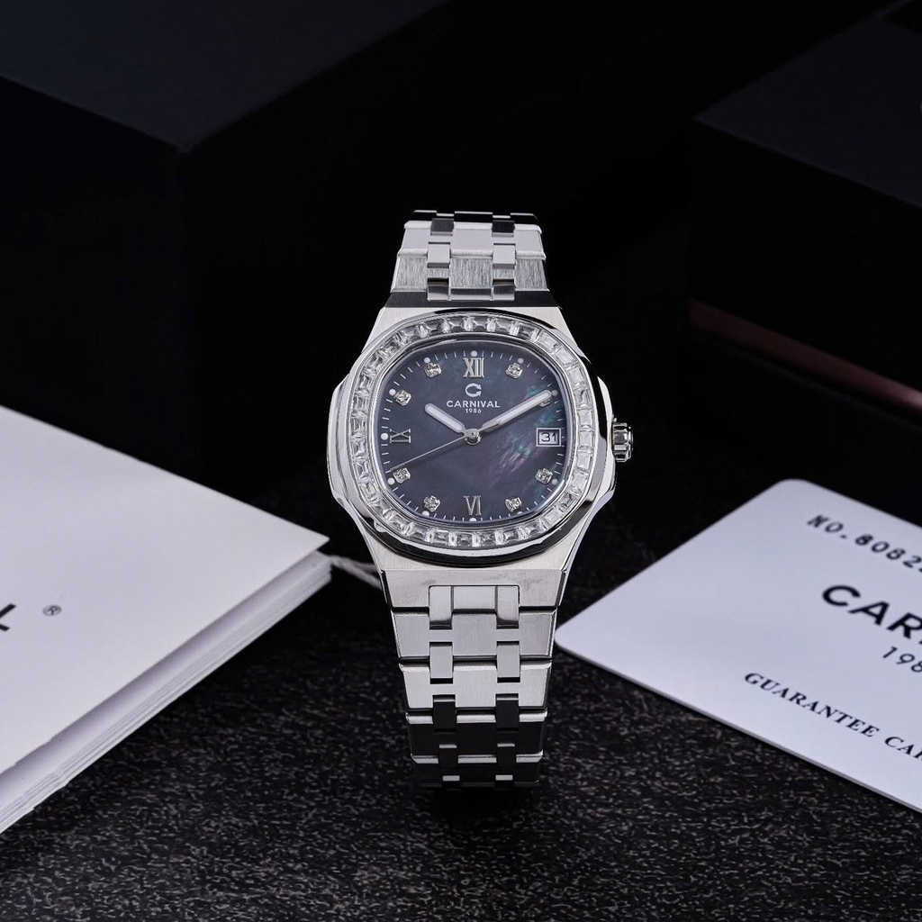 Đồng Hồ Nữ Carnival 8160L2-VT-DK Dây Thép Silver Mặt Xà Cừ Xám Viền Đá Size 34mm Sapphire