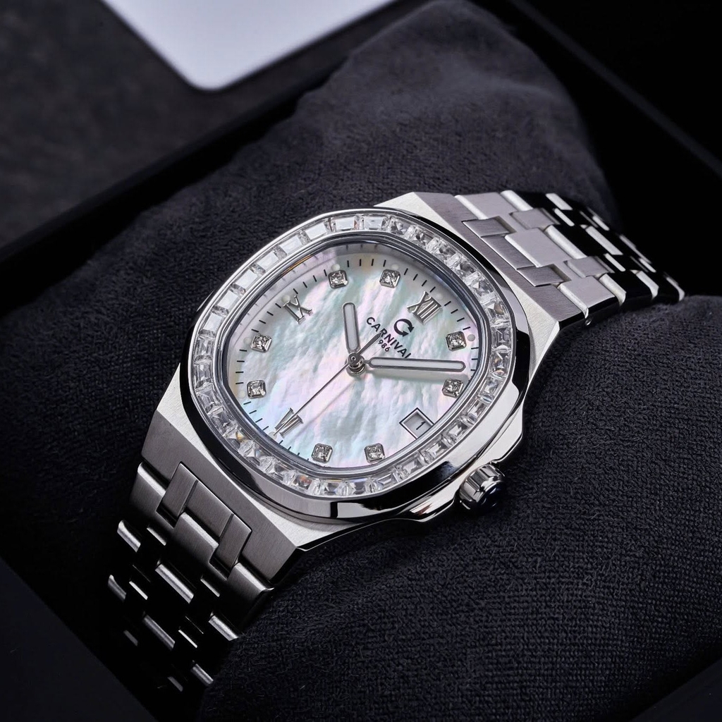 Đồng Hồ Nữ Carnival 8160L2-VT-TK Dây Thép Silver Mặt Xà Cừ Trắng Viền Đá Size 34mm Sapphire