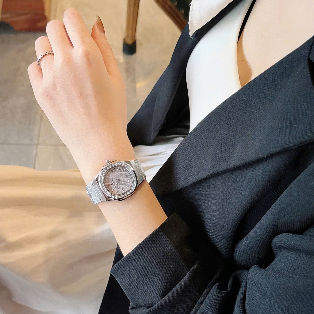 Đồng Hồ Nữ Carnival 8160L2-VT-TT Dây Thép Silver Mặt Thiên Thạch Viền Đá Size 34mm Sapphire